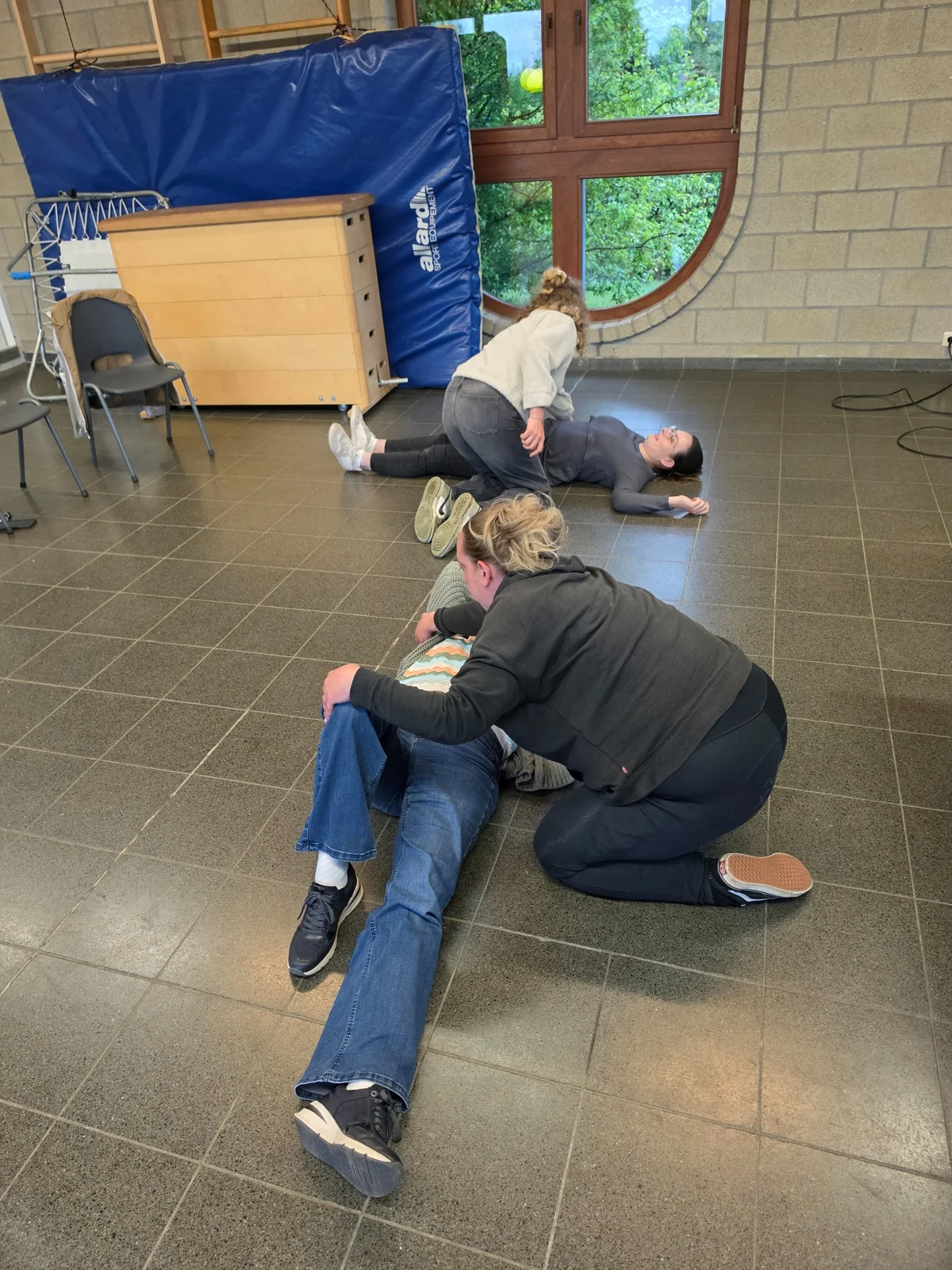 Pratique de la position latérale de sécurité